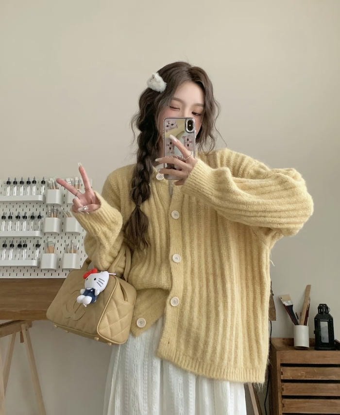 aesthetic simple girl dp