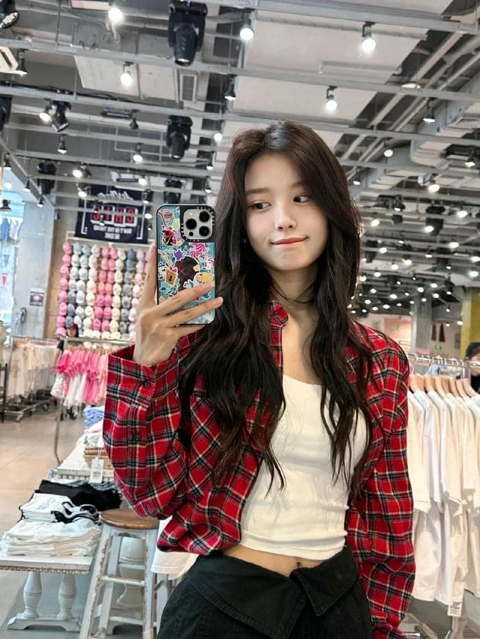 artistic beautiful girls dp