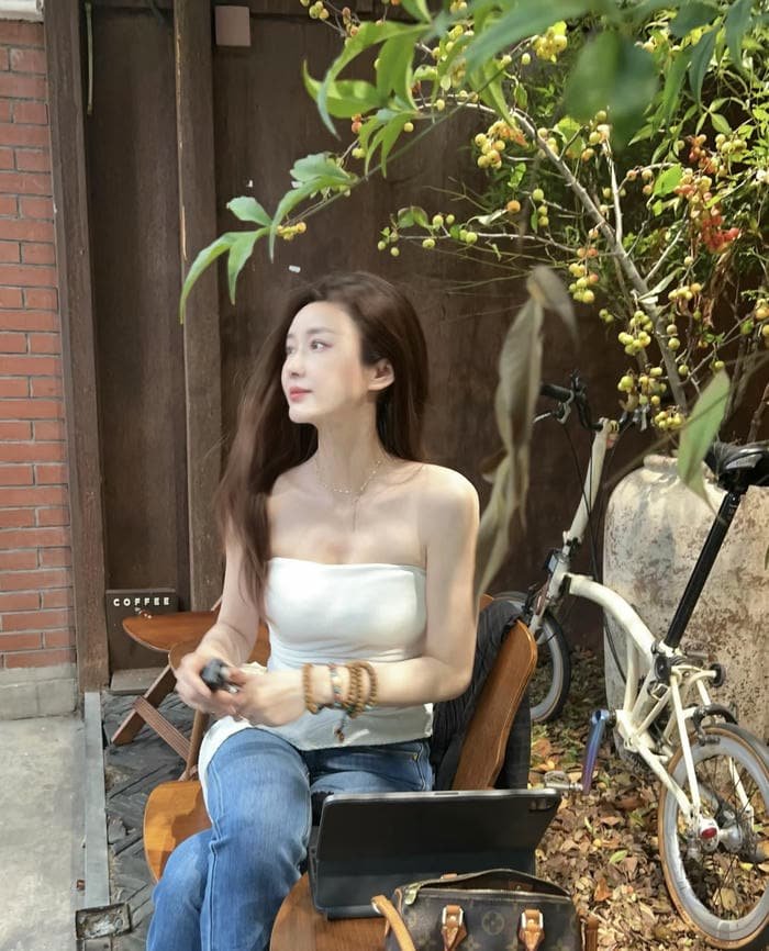 beautiful alone dp for girls