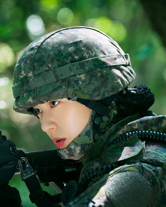 beautiful army girl dp