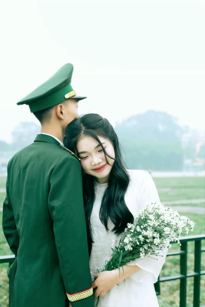 beautiful light army couple dp