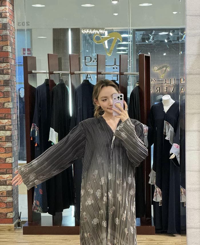 black tone abaya girl dp