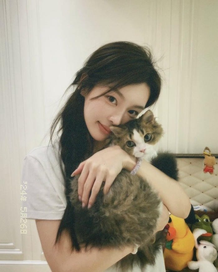 bright beautiful girls dp