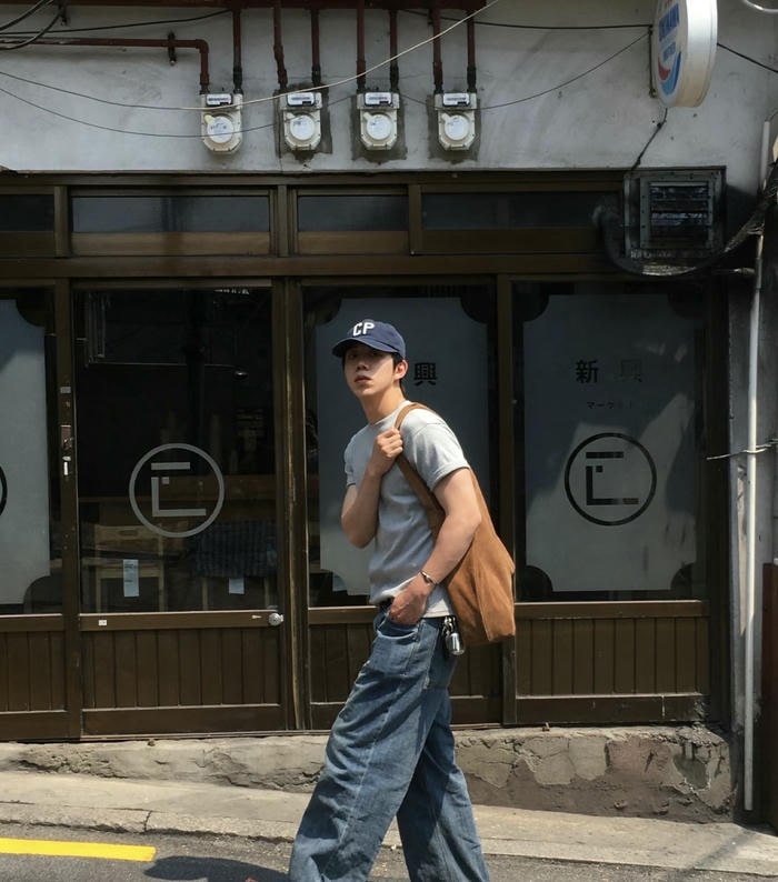 bright pose dp for boys instagram