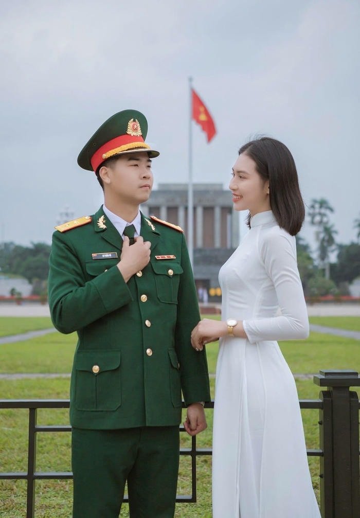 bright tone army couple dp