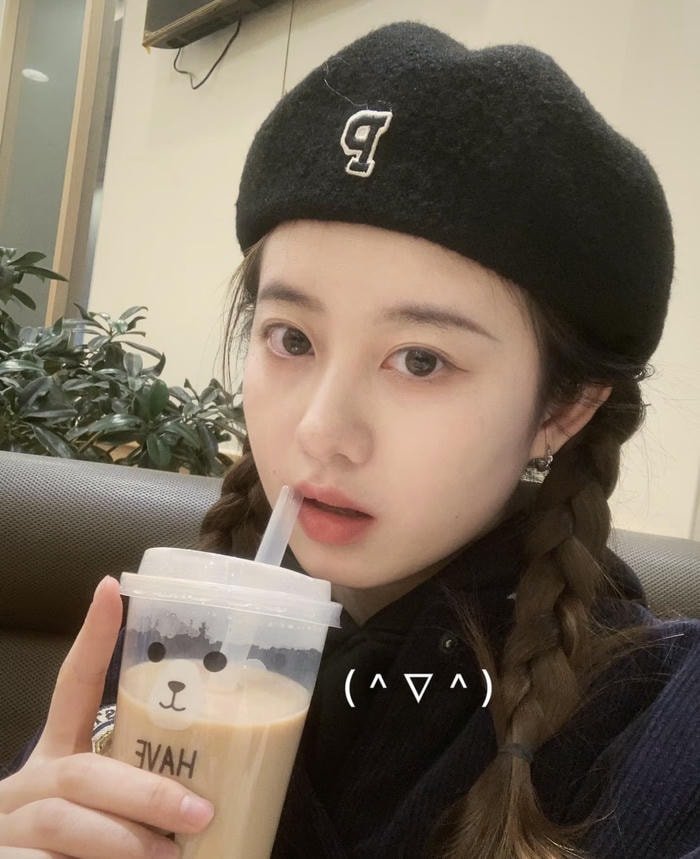 charming whatsapp dp for girl