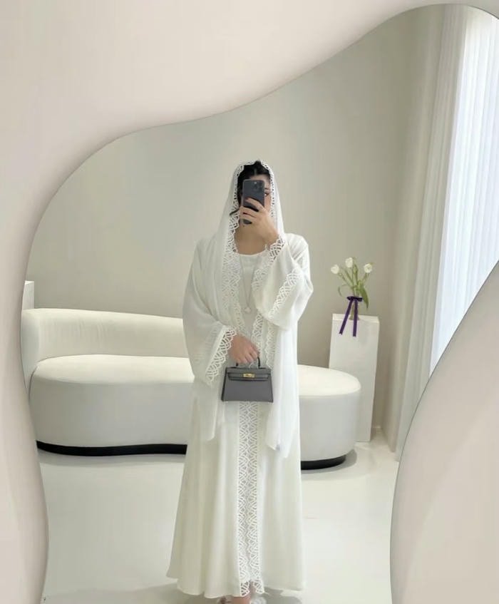 classic abaya girl dp