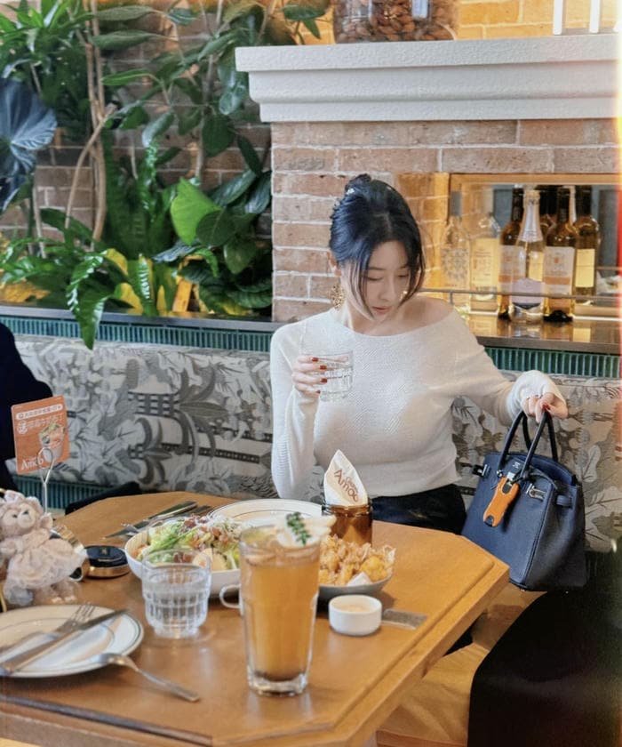 classic alone dp for girls