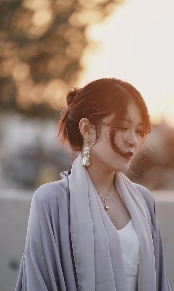 classy abaya girl dp