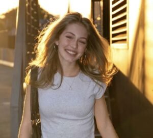 clean real girl profile pic