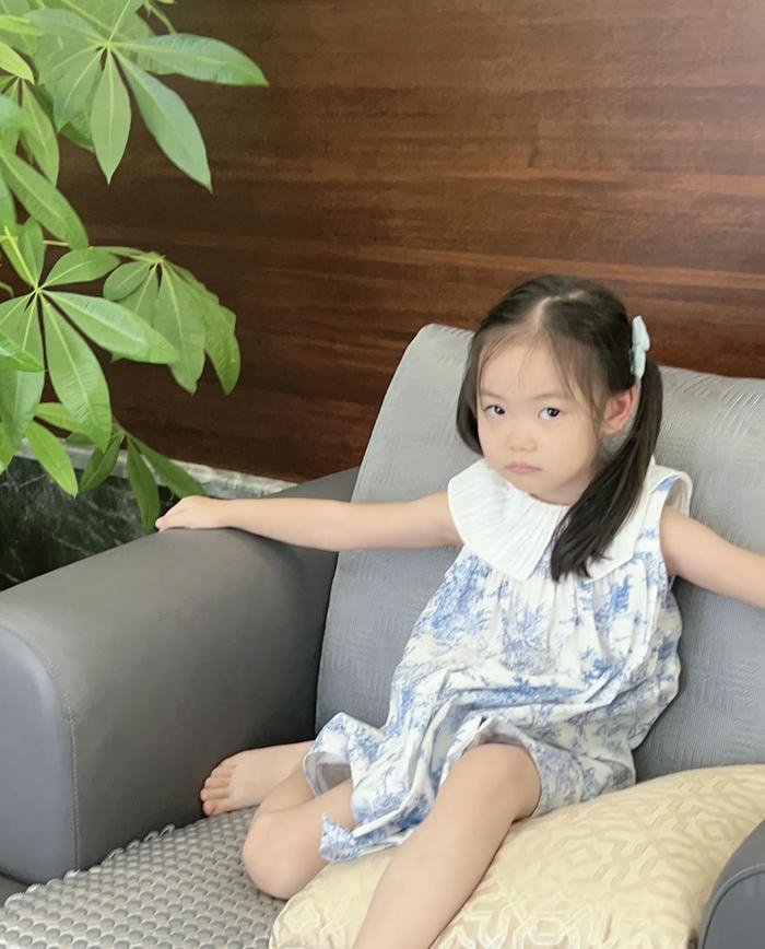 confident angry girl dp