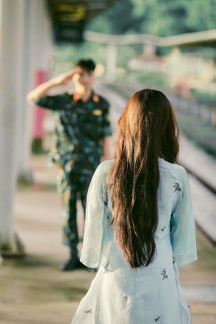 cool pose army couple dp