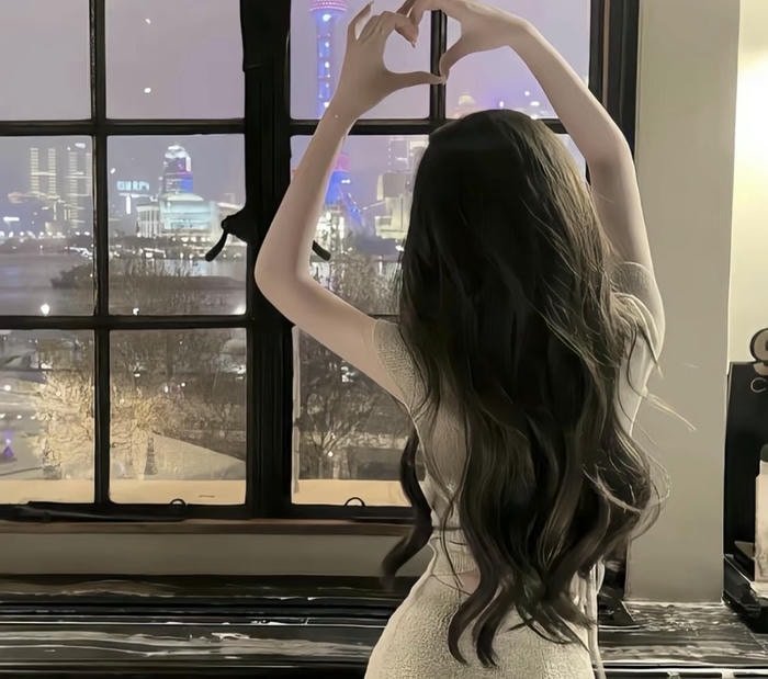 cool real girl profile pic