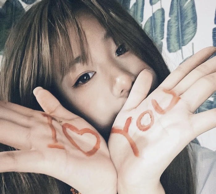 cool whatsapp dp for girl