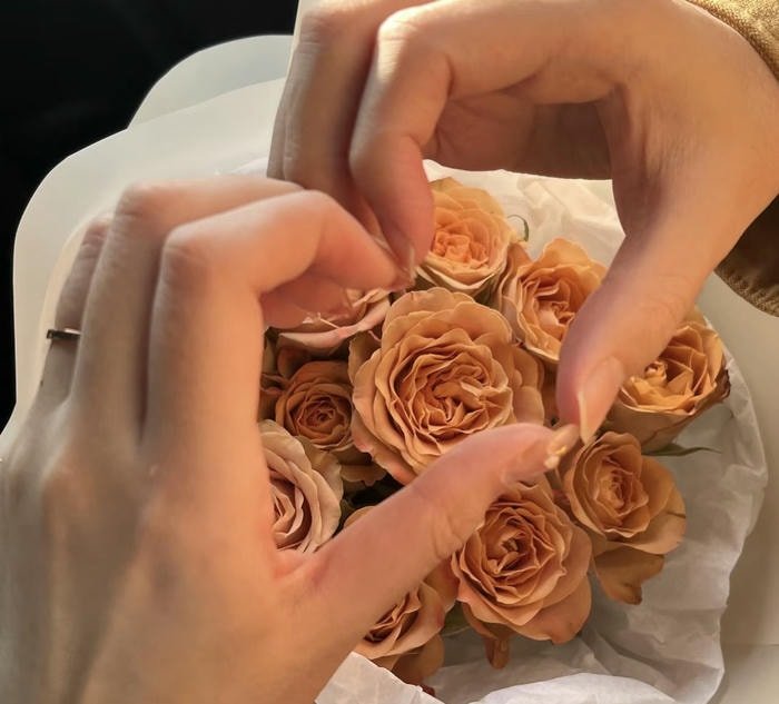 couple hands dp for whatsapp