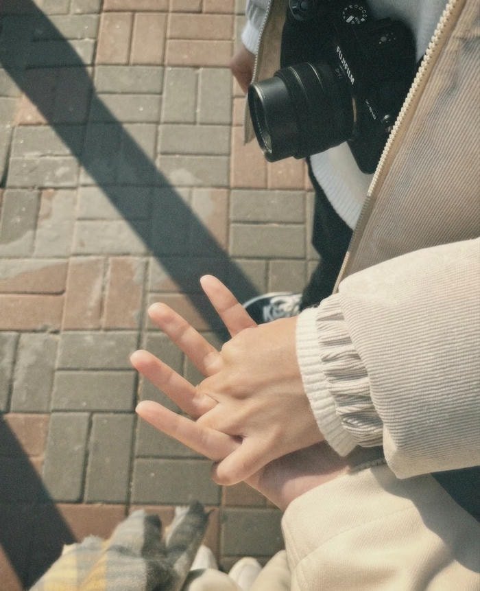 couple hands profile dp