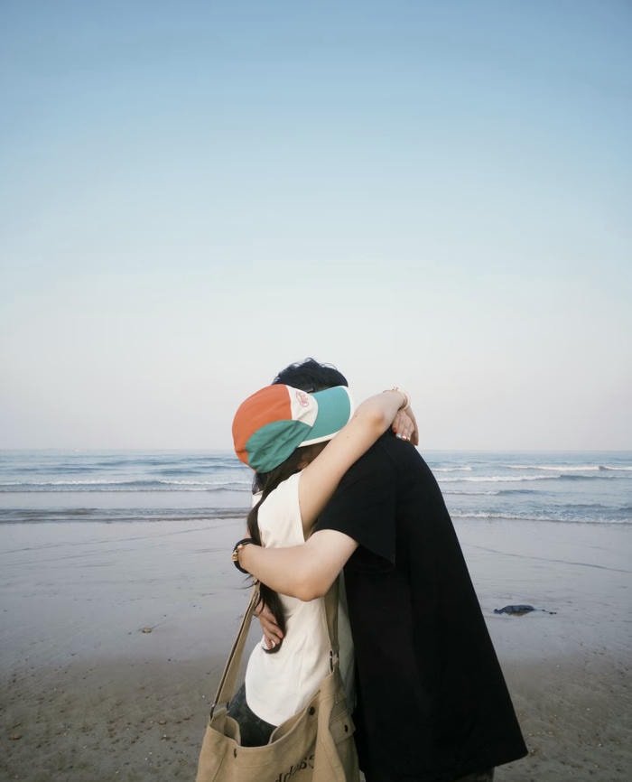 couple hug dp for whatsapp