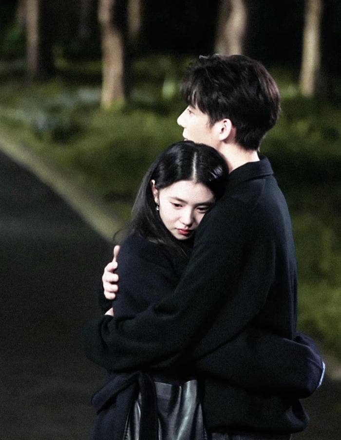 couple hug profile picture