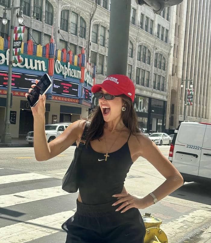 cute pose simple girl dp for instagram