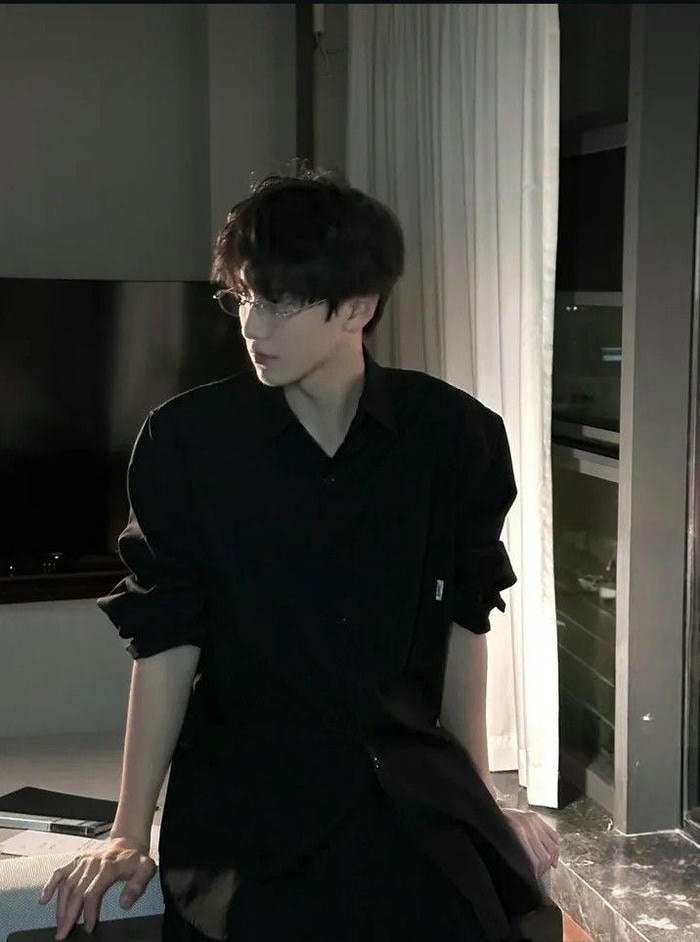 dark background boy dp