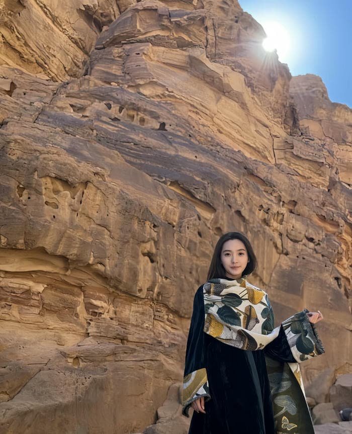 fashion look abaya girl dp