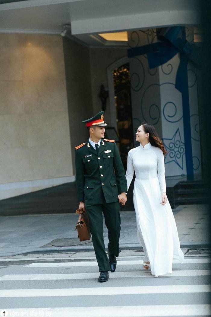 fashion pose army couple dp