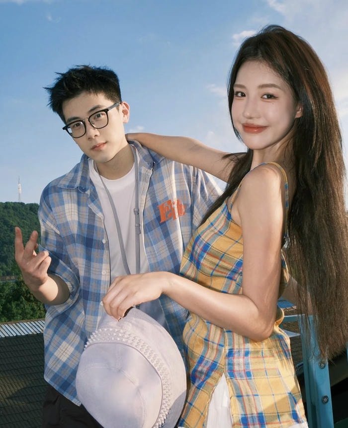 fashion romantic dp pose