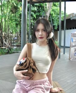 fashion whatsapp dp for girl