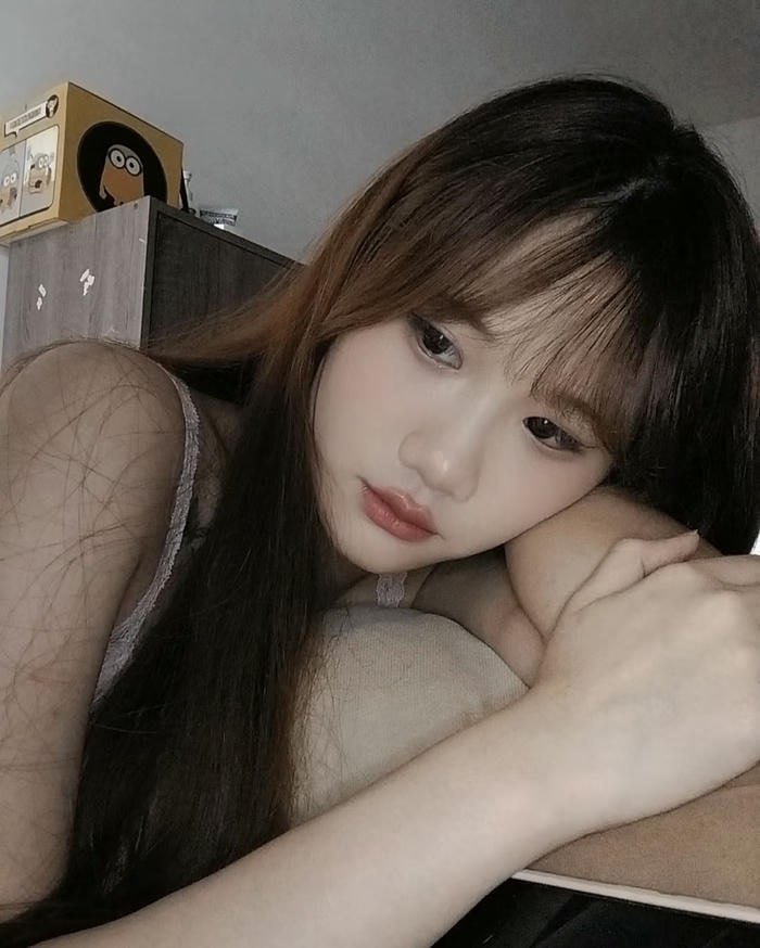 graceful alone dp for girls