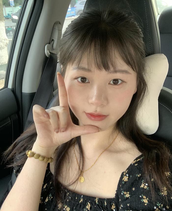 hd image simple girl dp