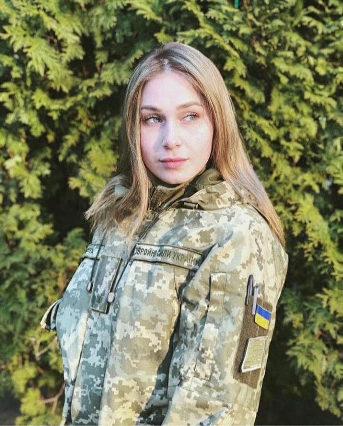 hd portrait army girl dp