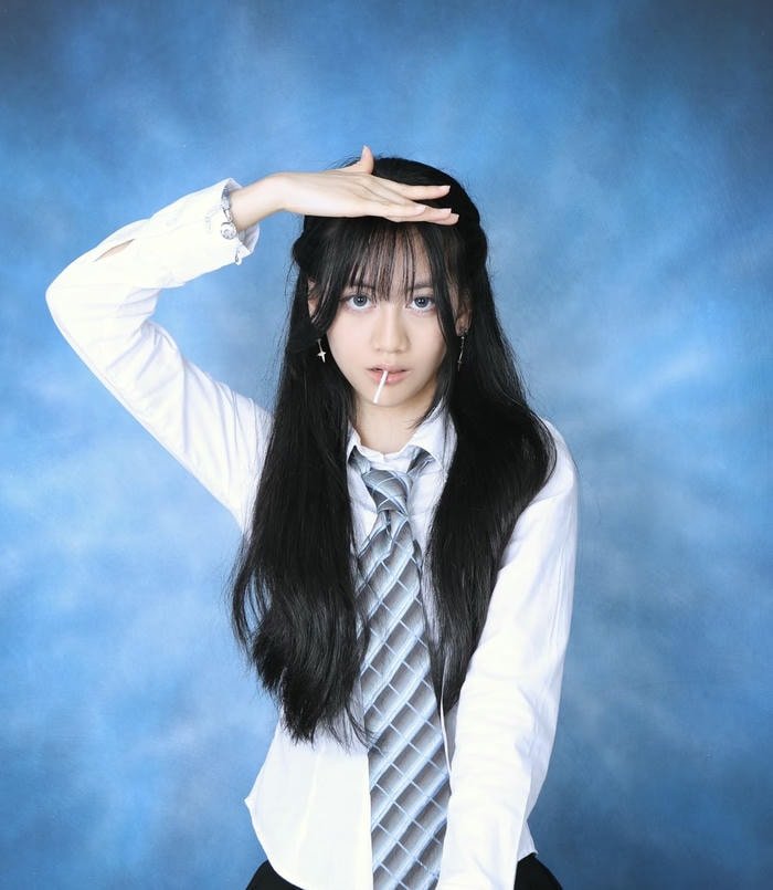 hd portrait simple girl dp