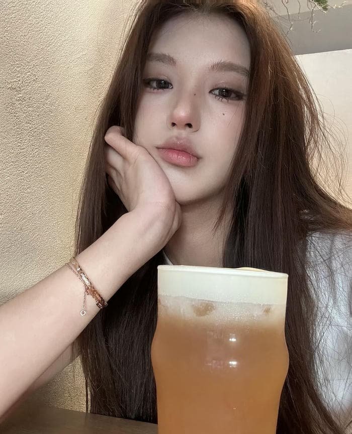 hd wallpaper simple girl dp