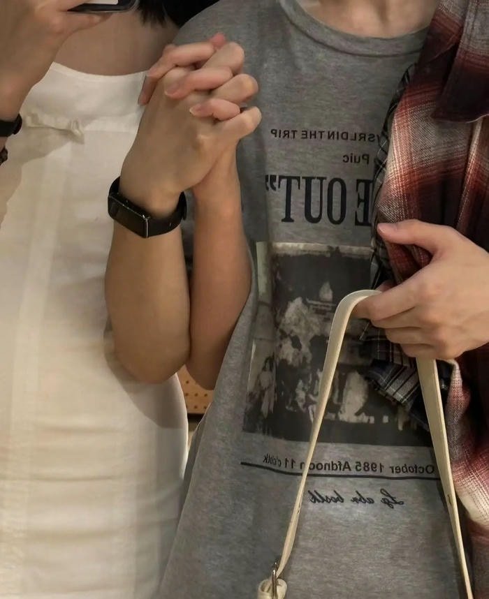 holding hands love dp