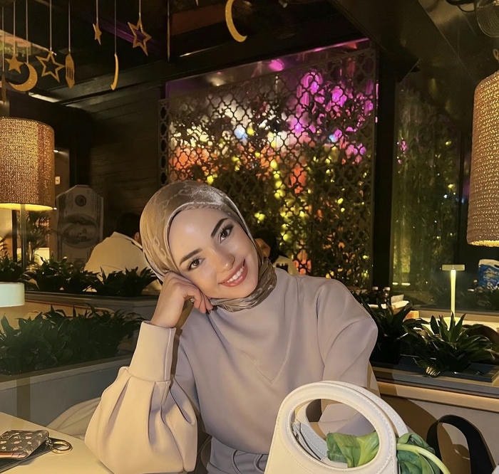 light simple girl dp for instagram