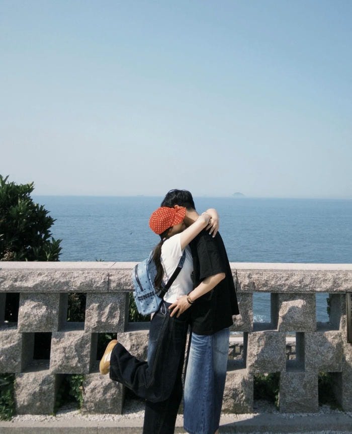 lovely couple hug dp