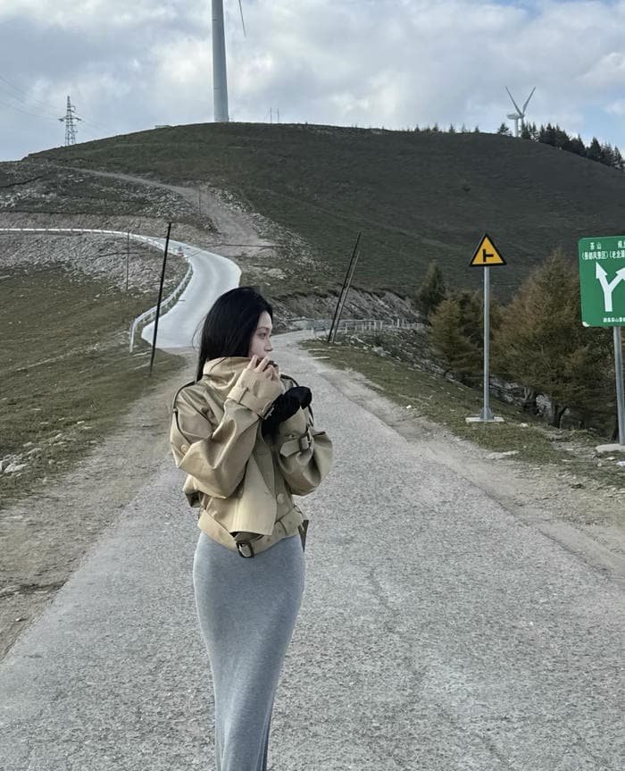 minimal alone dp for girls