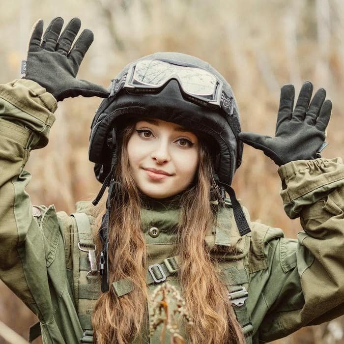 minimal army girl dp
