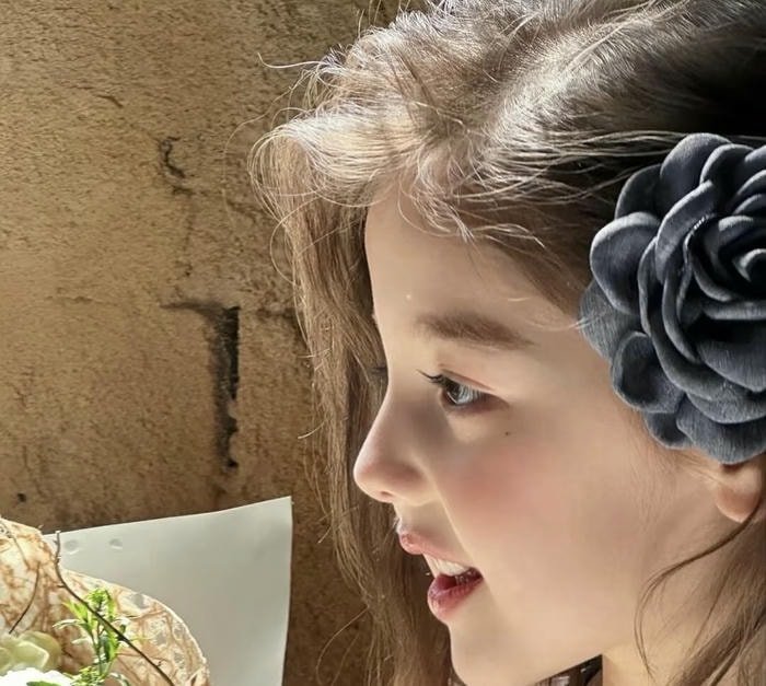 minimal profile pic for girls