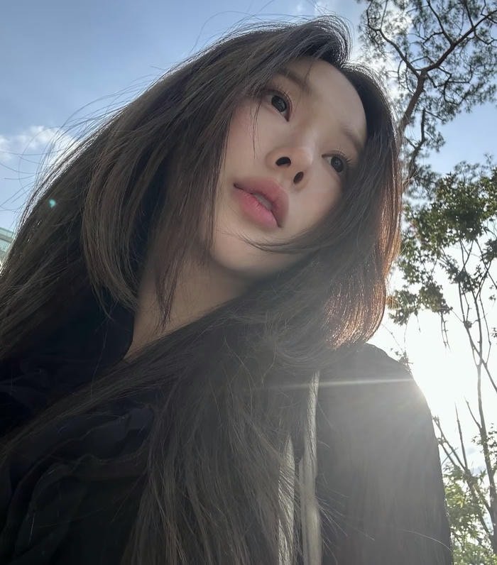 modern real girl profile pic