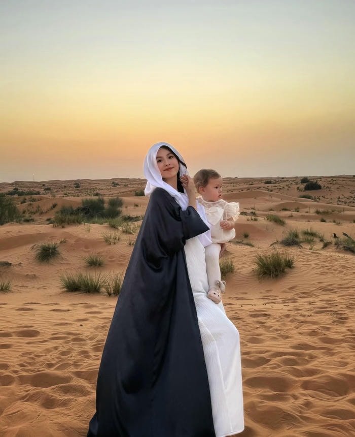 muslim abaya girl dp