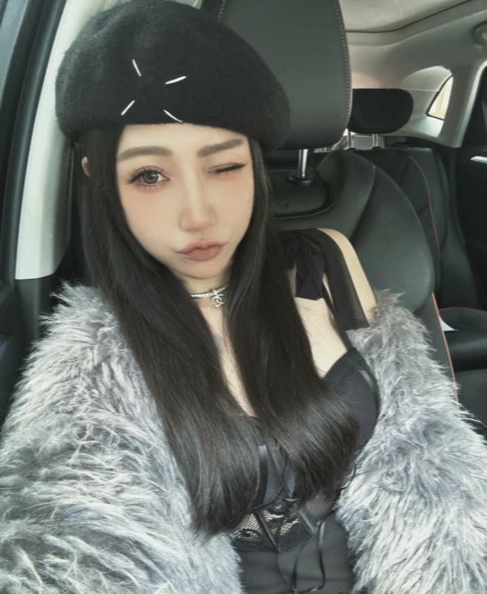 natural alone dp for girls