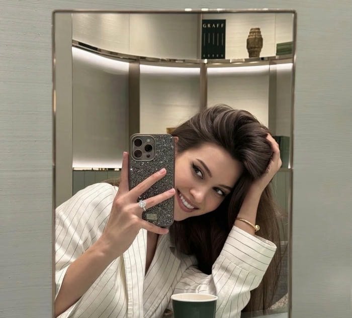 new real girl profile pic