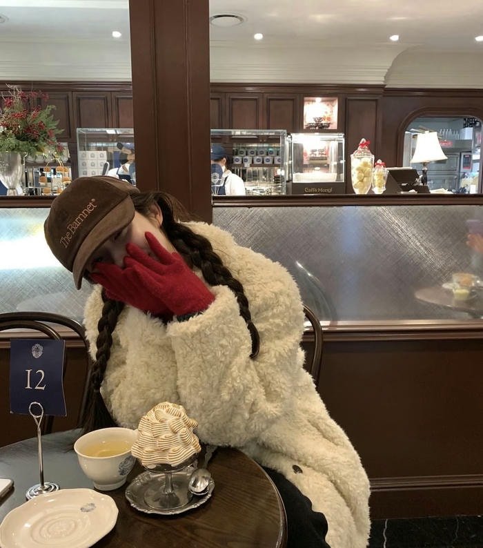 portrait simple girl dp for instagram