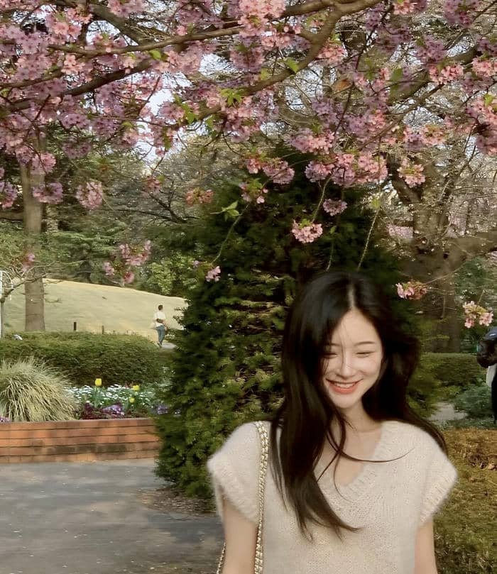 pretty simple girl dp for instagram