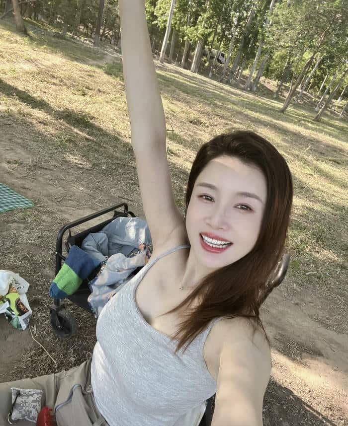 pure alone dp for girls