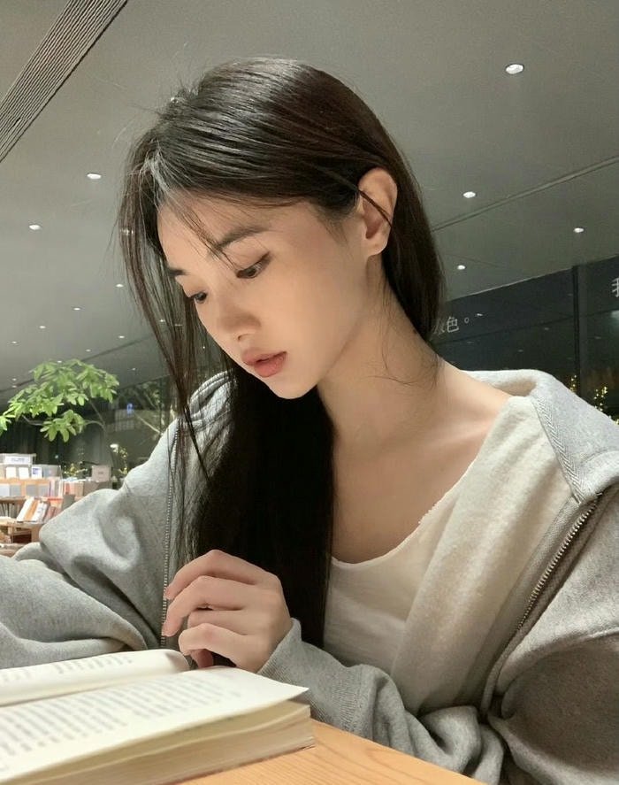 romantic beautiful girls dp