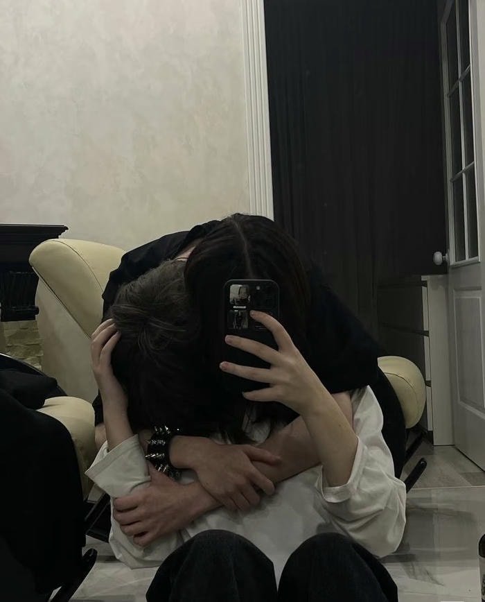 romantic couple hug dp