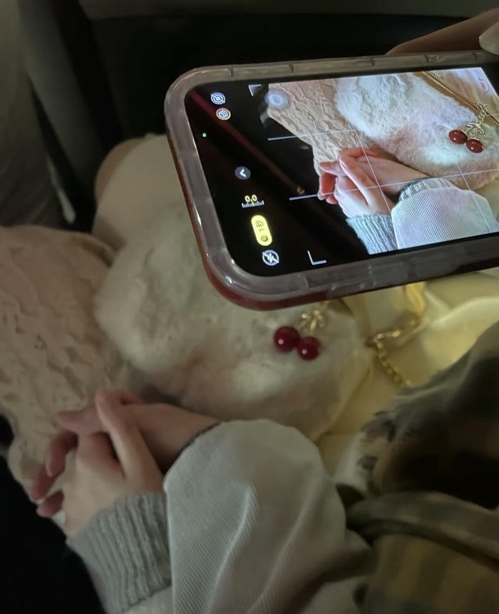 romantic hands couple dp