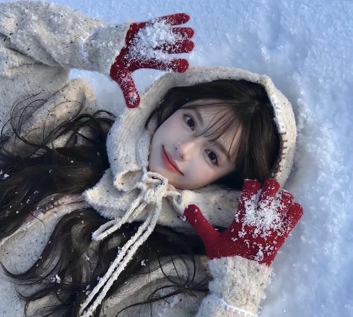 simple profile pic for girls